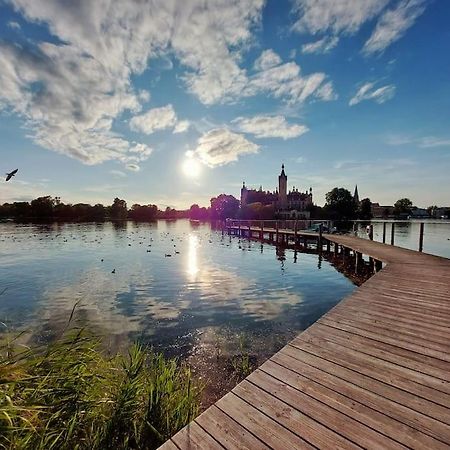 Zentrale Ferienwohnung - Direkt Am See Und Schloss Schwerin  Esterno foto