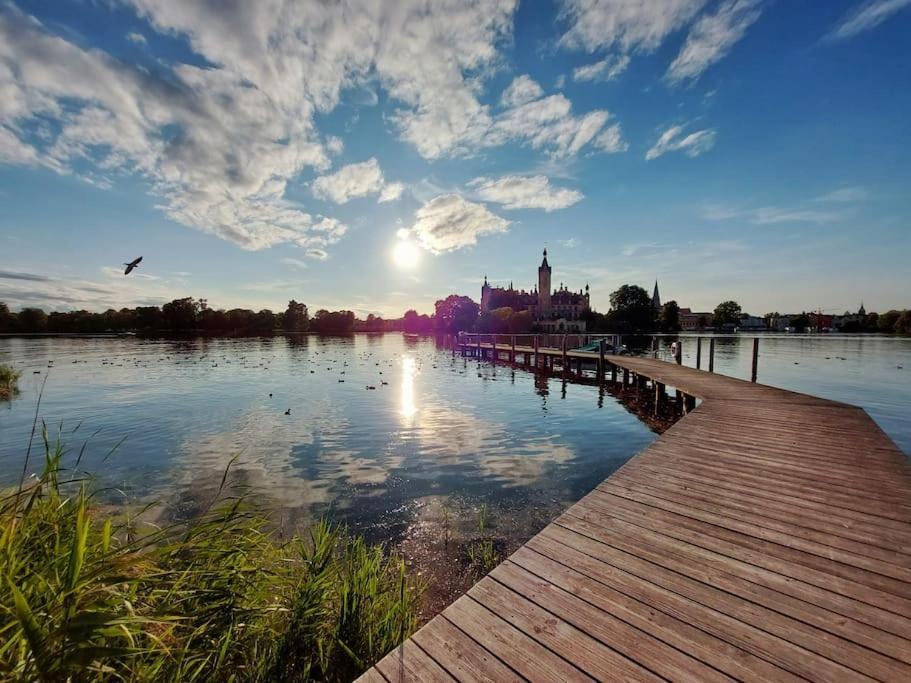 Zentrale Ferienwohnung - Direkt Am See Und Schloss Schwerin  Esterno foto